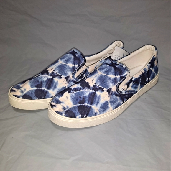 "NWT" Old Navy Tie-Dye Slip-on Sneakers Women's 11 Blue & White Cushioned Insole - Picture 1 of 13